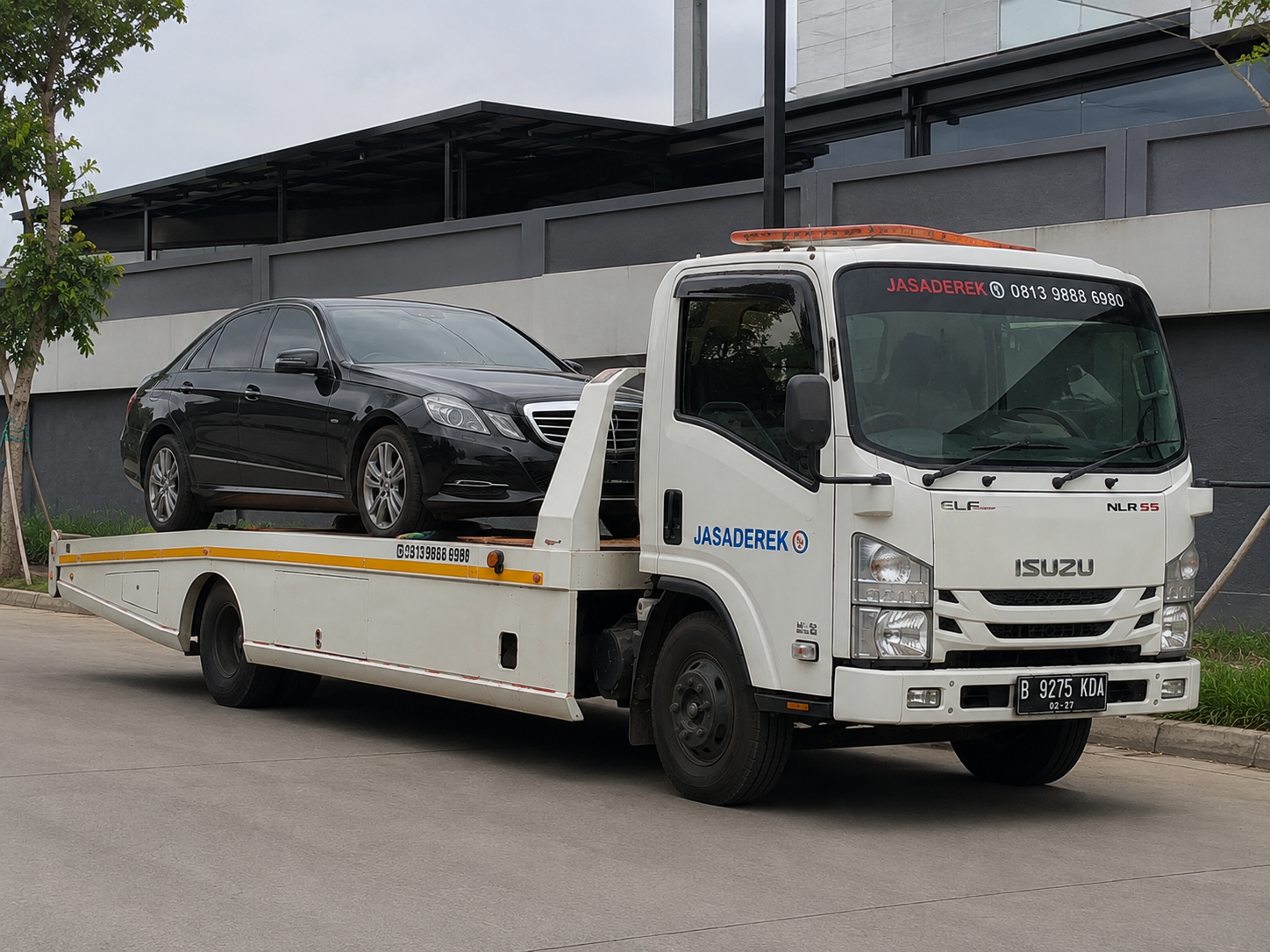 Portofolio flatbed towing – derek mobil dengan truk flatbed kapasitas besar
