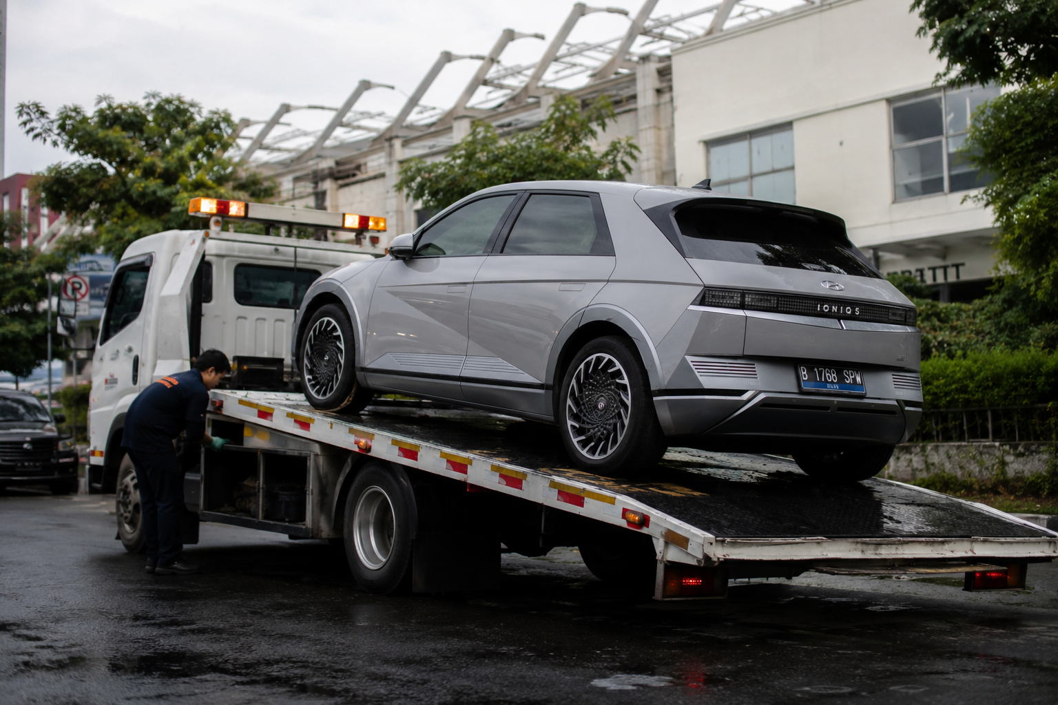 Derek mobil listrik EV – flatbed aman untuk kendaraan electric vehicle